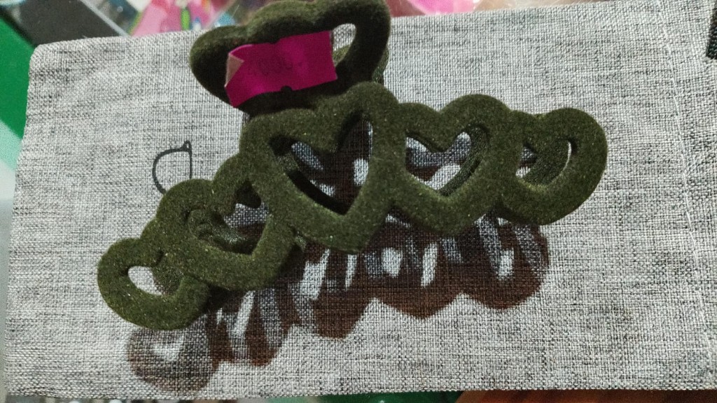 Broche verde hojas
