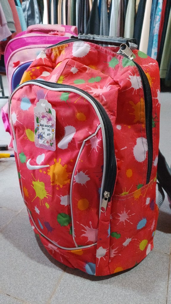 Mochila roja estampada