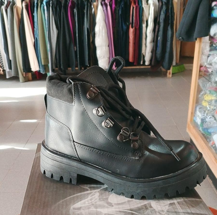 Borcego negro trekking