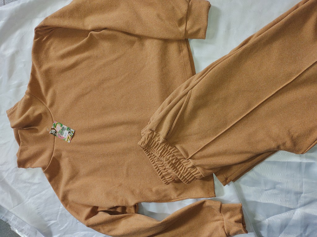 Conjunto camel comfy