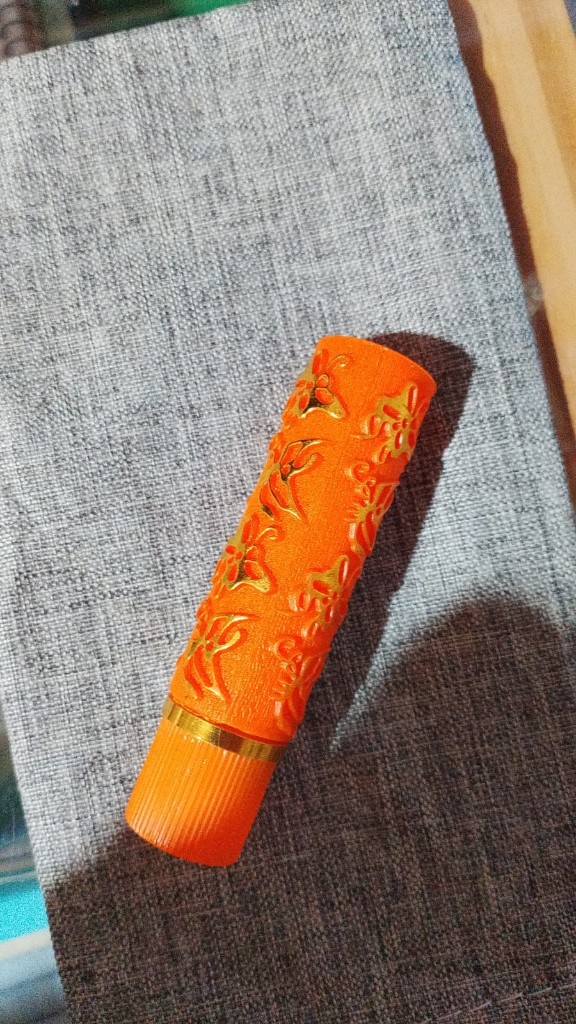 Labial naranja decorativo
