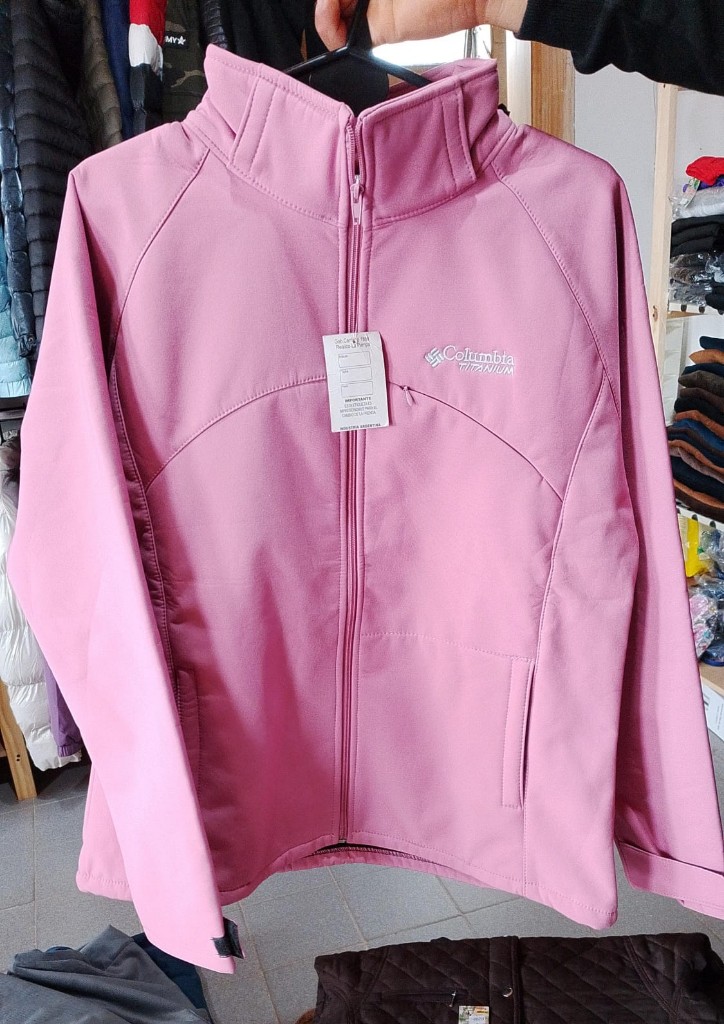 Columbia Titanium campera rosa