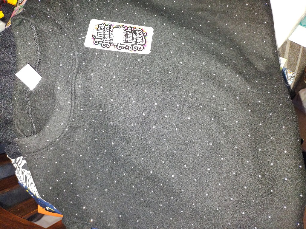 Remera nena negro con lunares