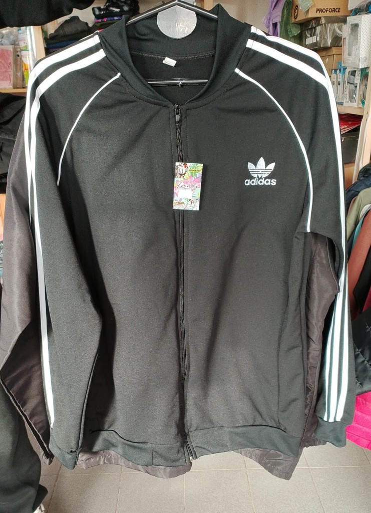 Adidas campera negra