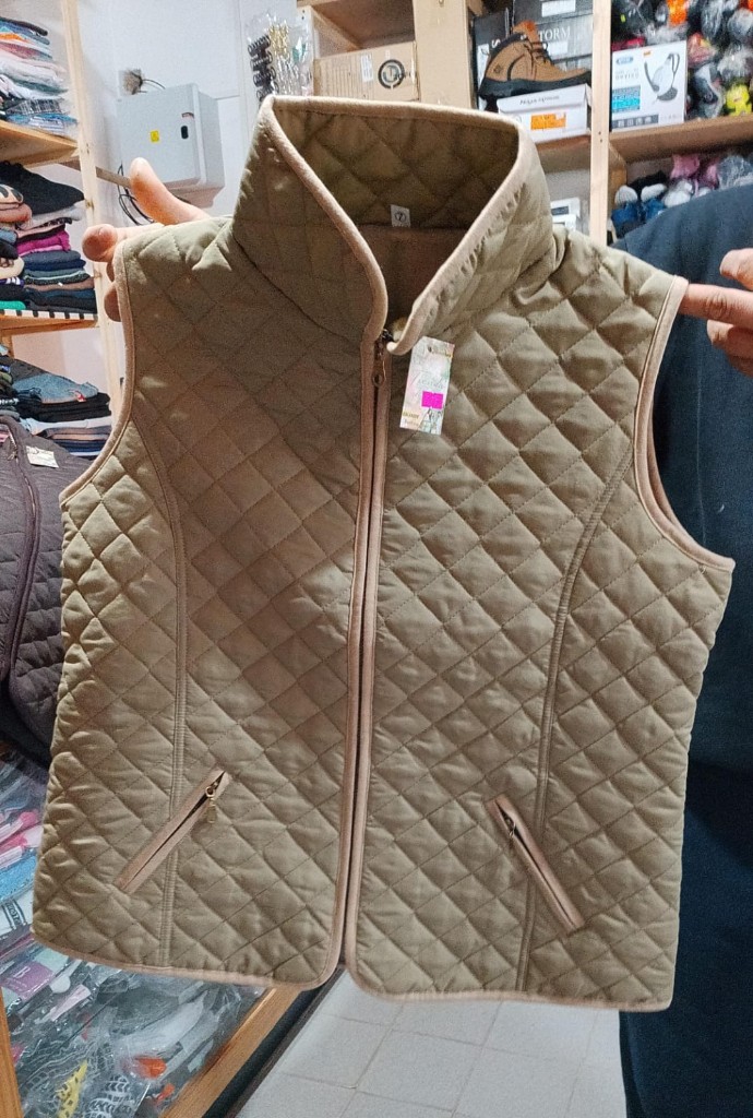 Chaleco beige matelaseado