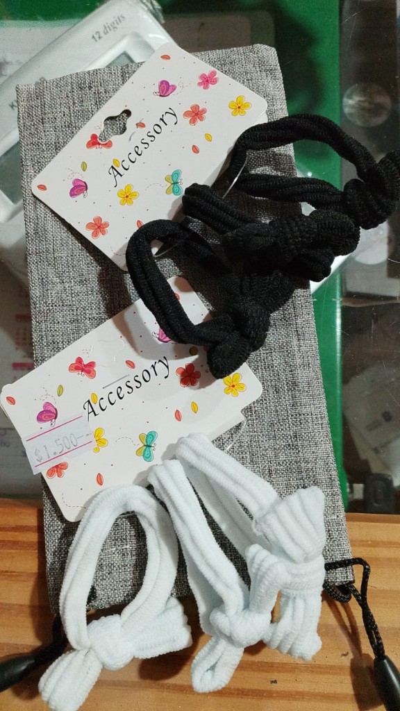 Accesory gomitas para pelo negras