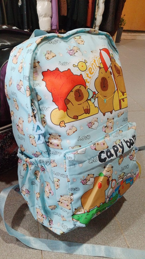 Mochila azul capybara