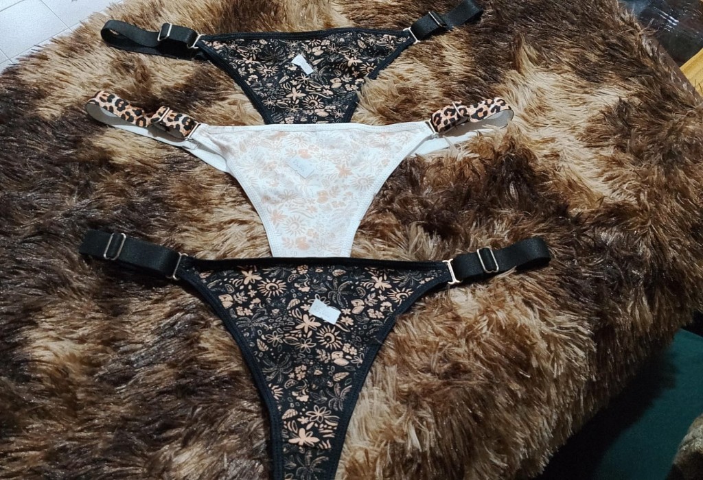 Colaless con hebillas estampada
