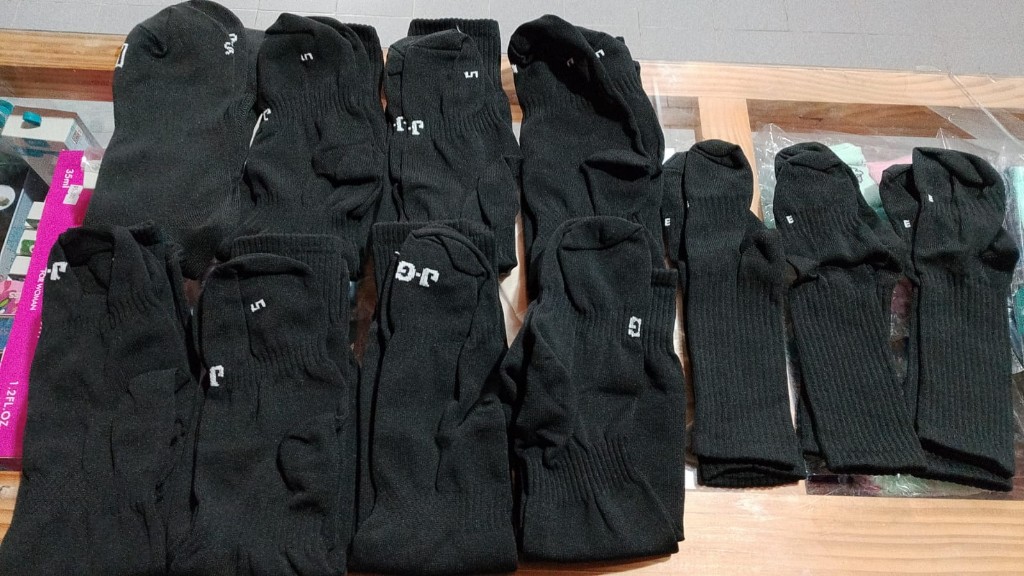 Medias negras deportivas lisas