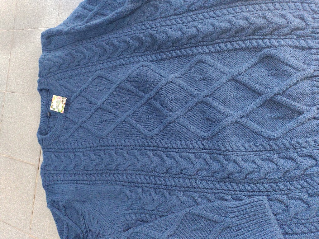 Sweater azul tejido