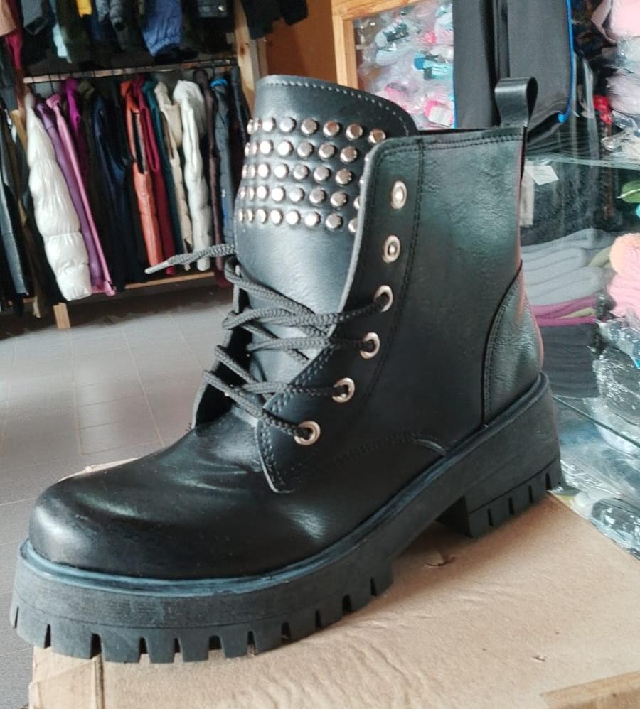 Borcego negro tachas
