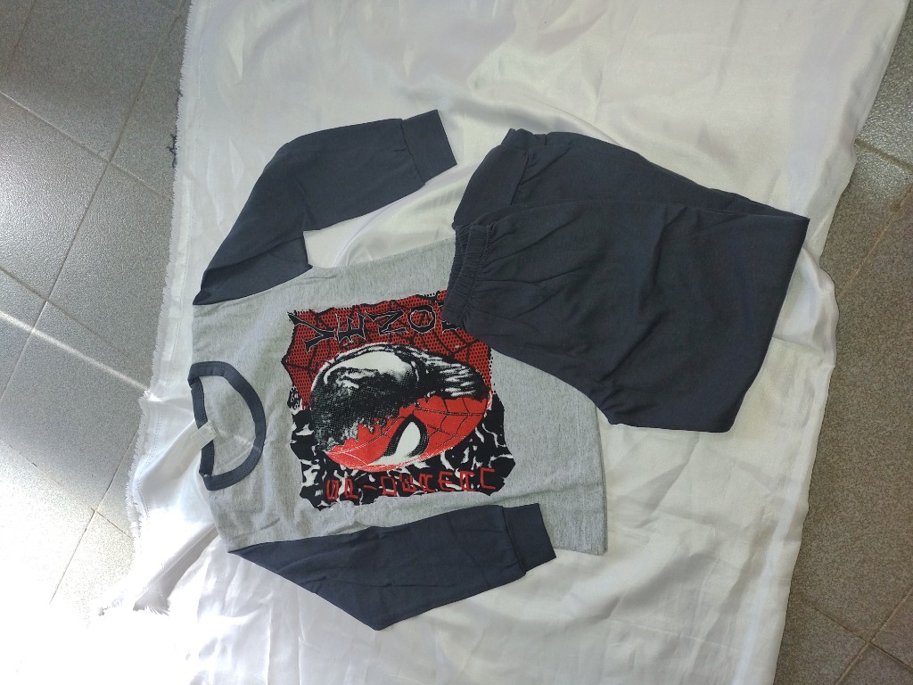 Spiderman conjunto gris y negro