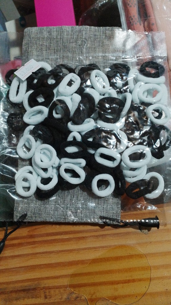 Set gomitas para pelo negro y blanco