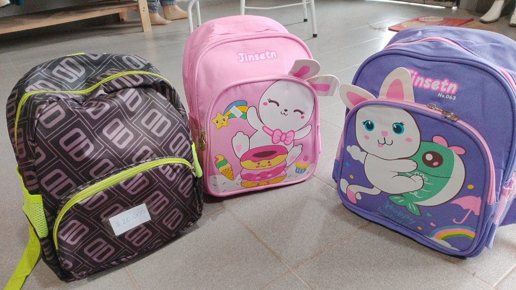 Mochila Tinsetn negra estampada