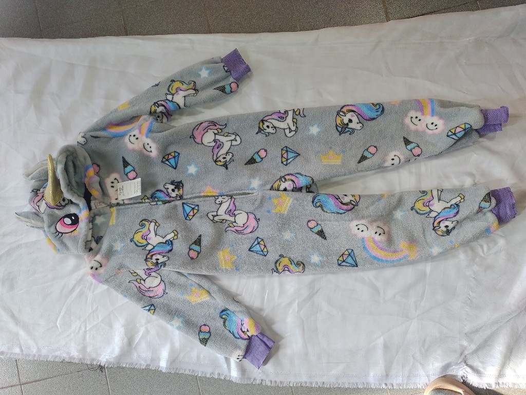 Pijama unicornio gris