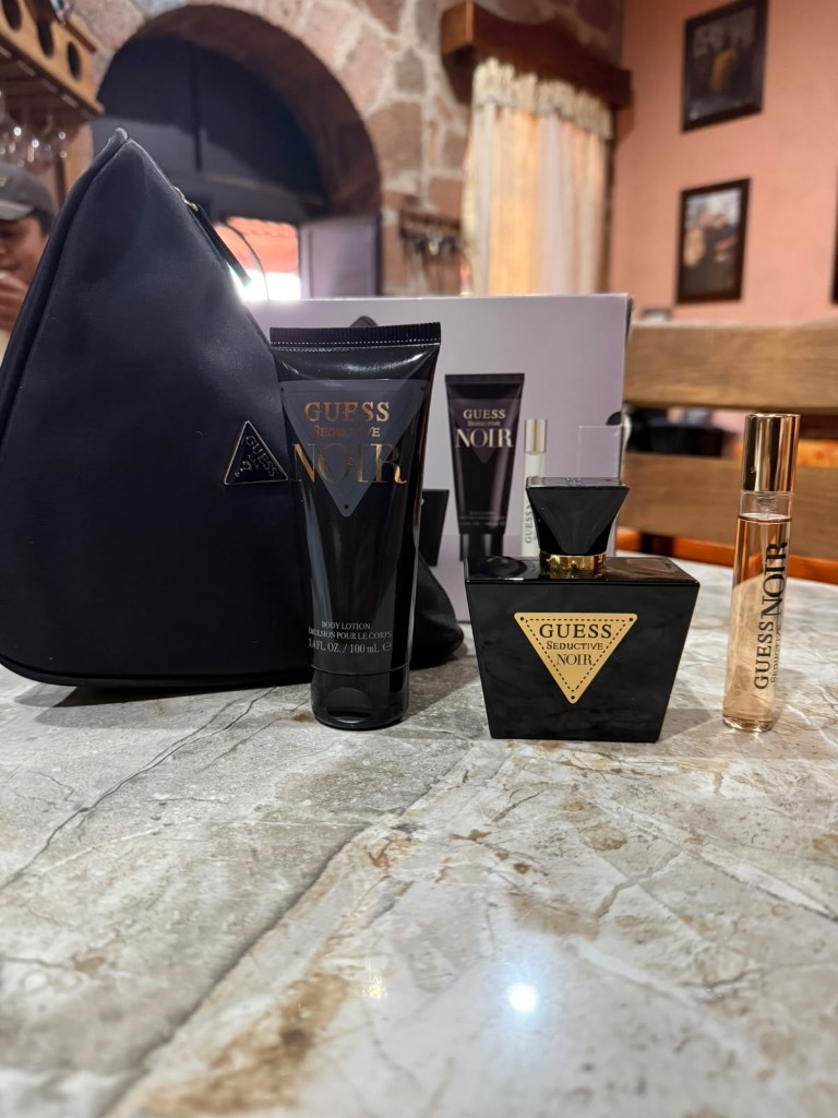 Guess Seductive Noir set woman