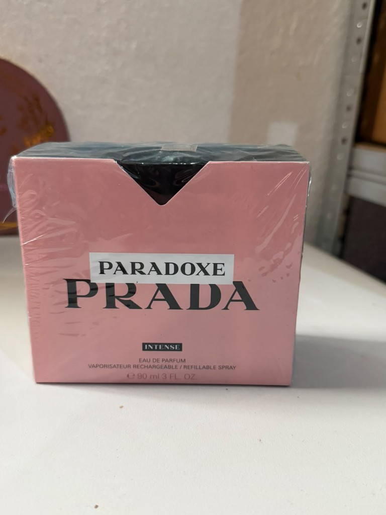 Prada Paradoxe Intense perfume rosa