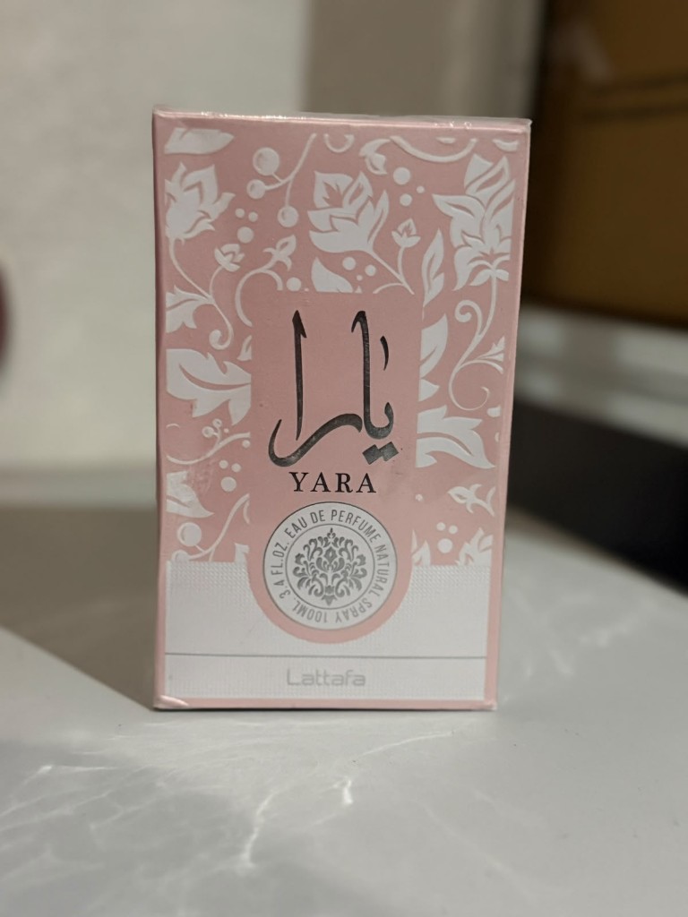 Lattafa Yara rosa perfume