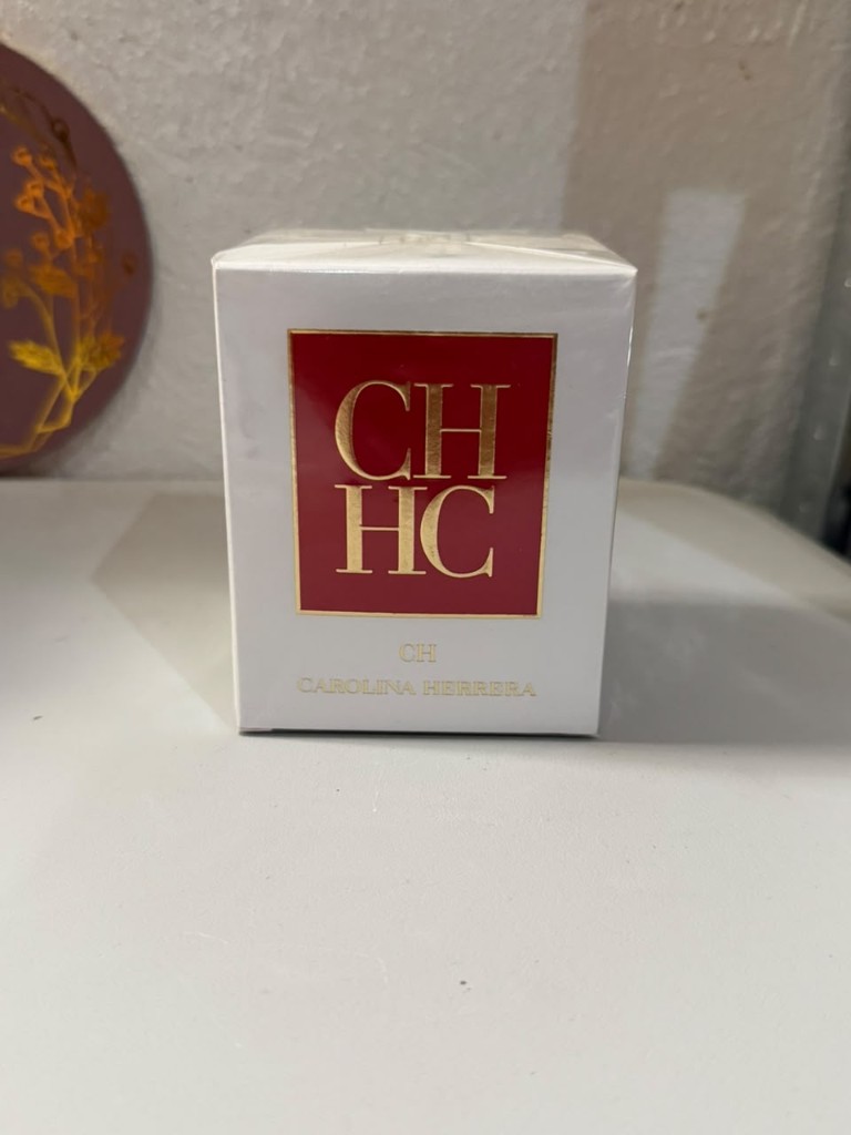 Carolina Herrera CH perfume