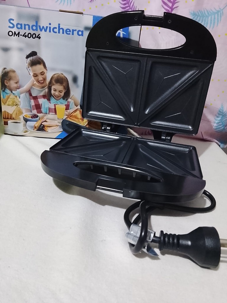 Sandwichera negra OM-4004