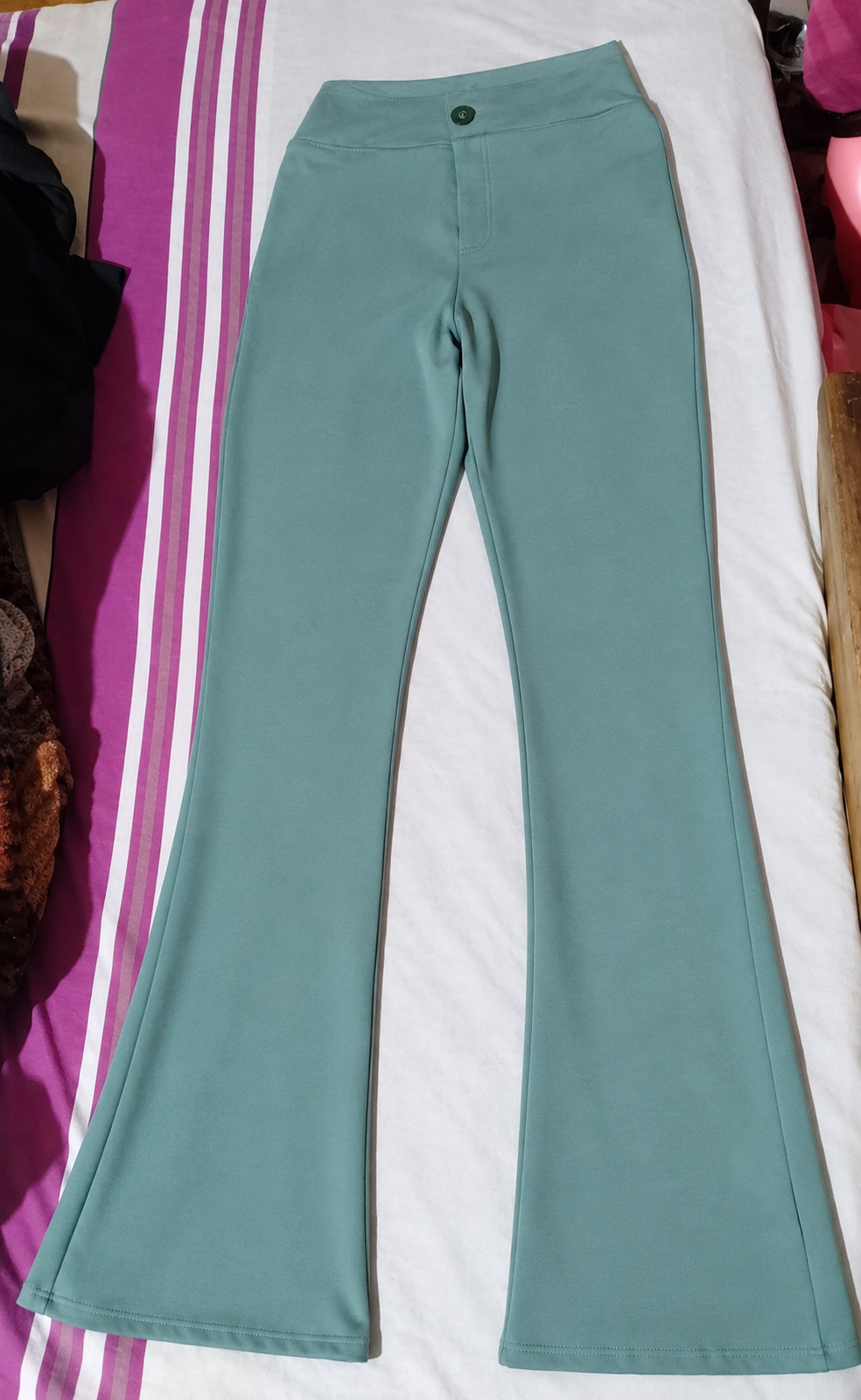 Pantalón acampanado verde menta