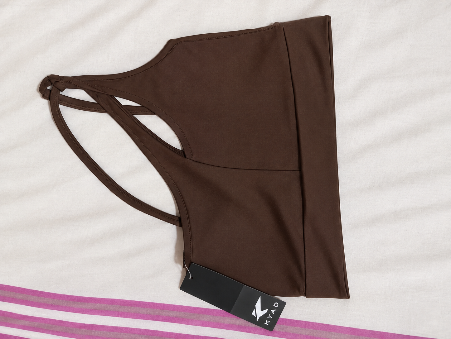 Top deportivo marrón con tiras Kyad