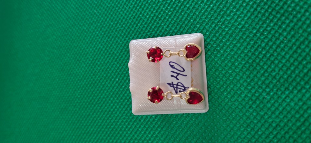 Aretes rojos corazonoro de 10k hechos en El Salvador