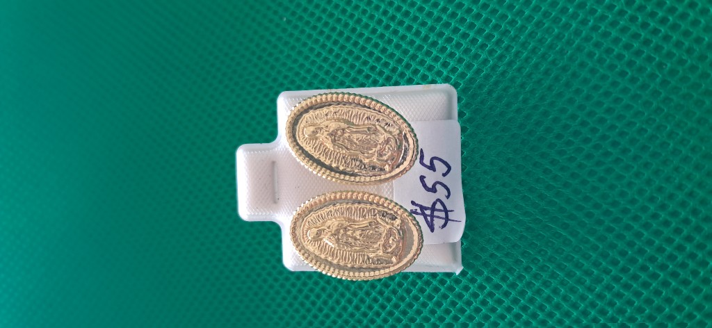 Aritos de oro de 10k Virgen de Guadalupe grande de 17 milímetros de altura,  hecho en El Salvador