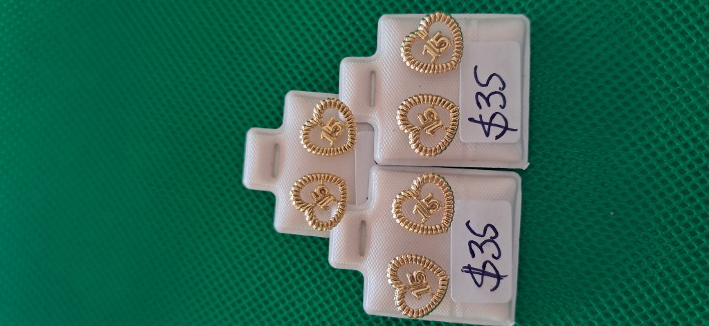 Aretes oro 10k corazon dorados 15 años, fabricación Salvadoreña