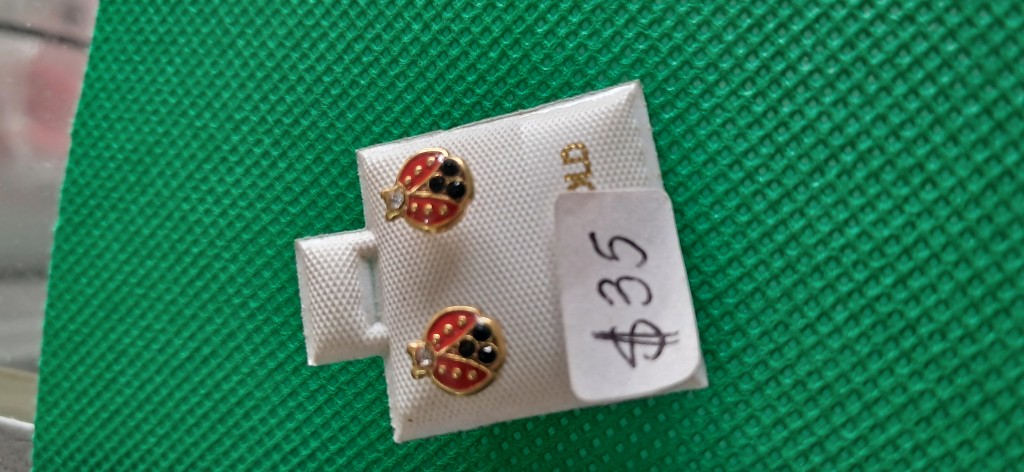 Aretes mariquita dorados