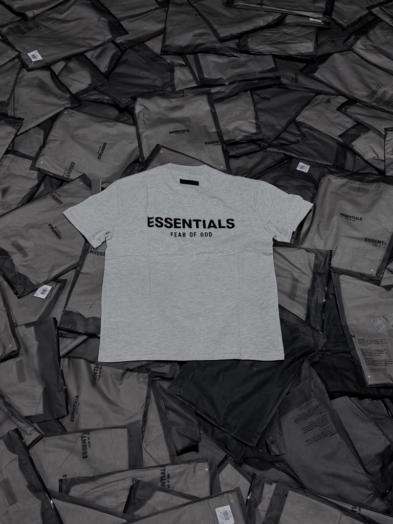 PLAYERA ESSENTIALS BLANCA