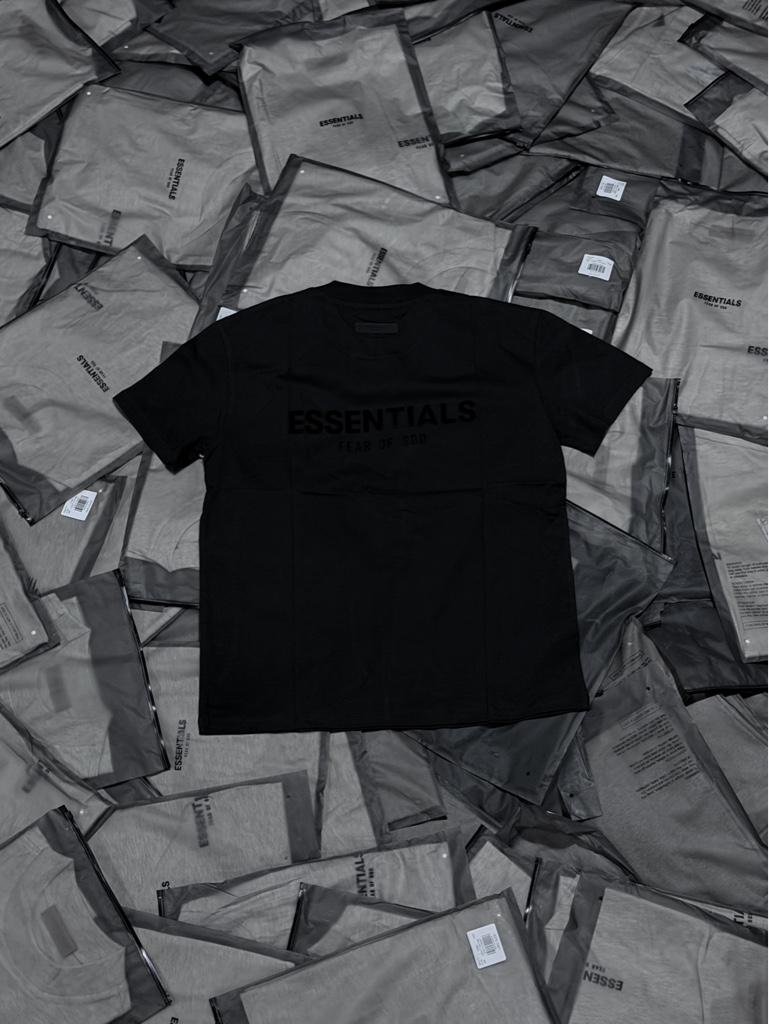 PLAYERA ESSENTIALS  NEGRA