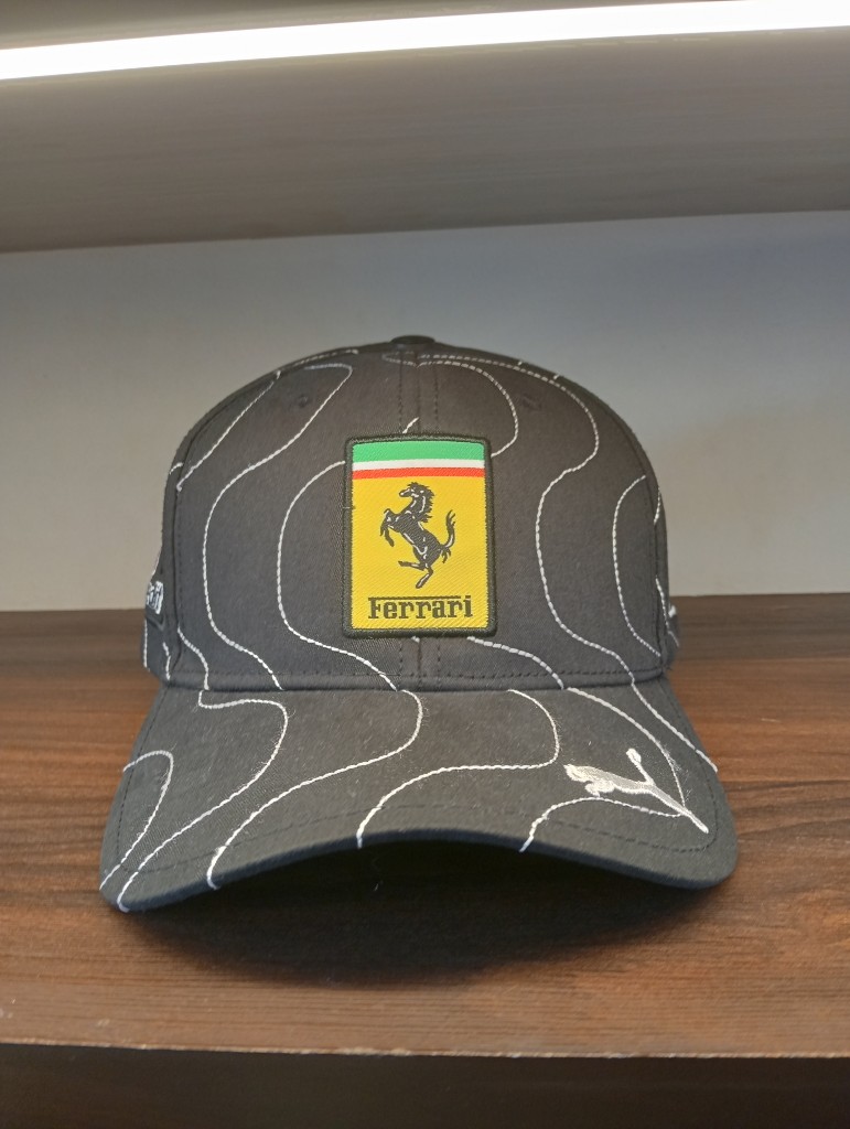 Gorra ferrari