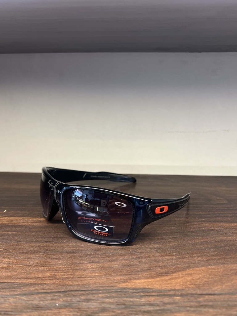 Gafas Oakley estándar oscuras