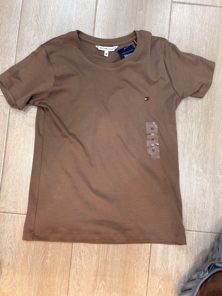 camiseta tommy café