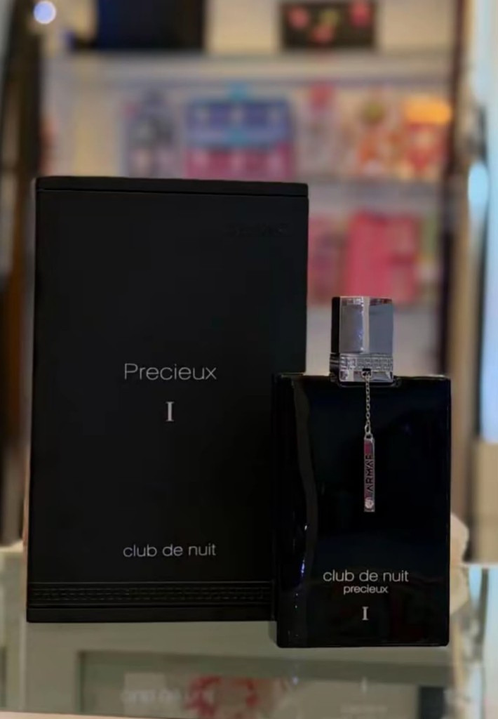 PRECIEUX, CLUB DE NUIT. Elegante