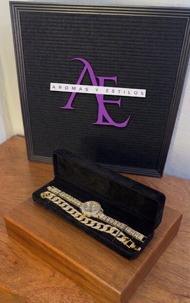 Reloj y pulsera dorada, con estuche de Pana