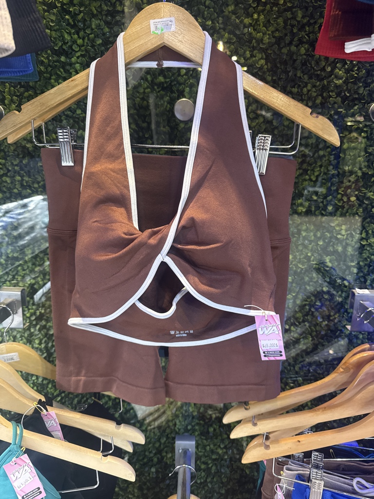 Conjunto cruzado sin frunce en v