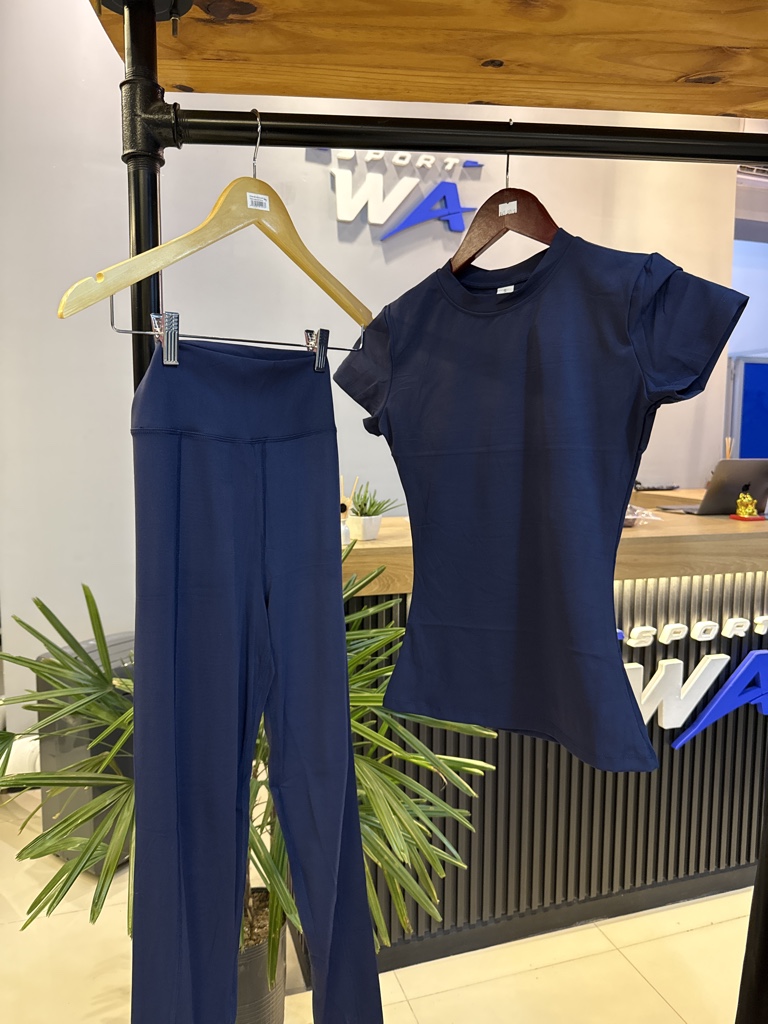 Conjunto deportivo remera y calza