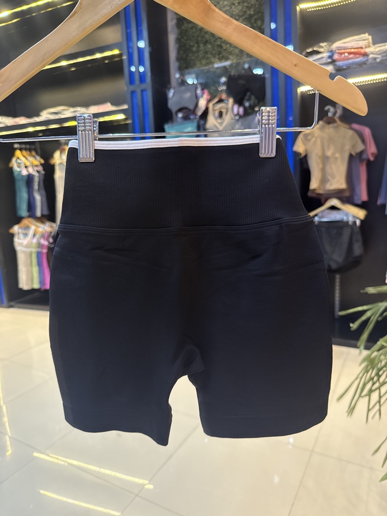 Short v tirita blanca