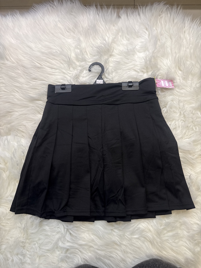 Falda negra plisada