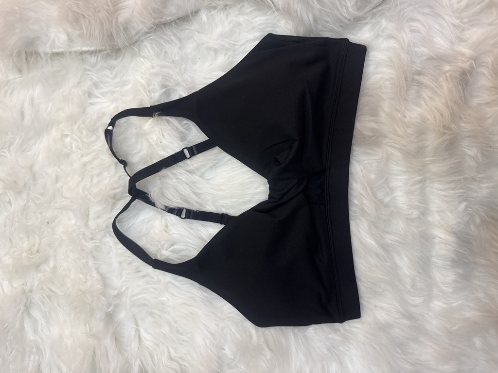 Top deportivo negro