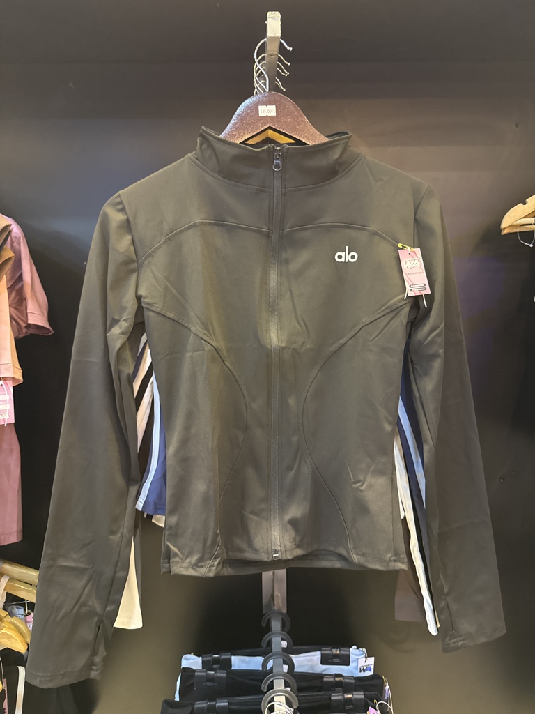 Alo campera negra deportiva