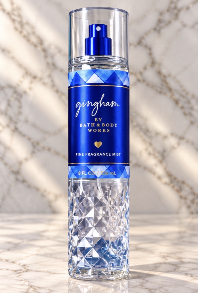 💙✨ GINGHAM ✨💙  Fresca, limpia y delicada. El aroma perfecto para acompañarte todos los días. 🦋  🛍️ Disponible en Massiel Collection 🎀 📩 Escríbenos para ordenar el tuyo.