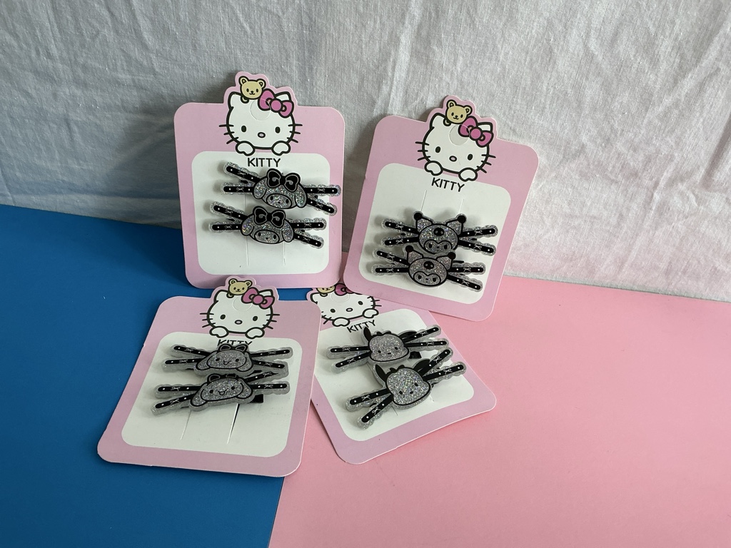 Hello Kitty ganchitos negros. 1 par