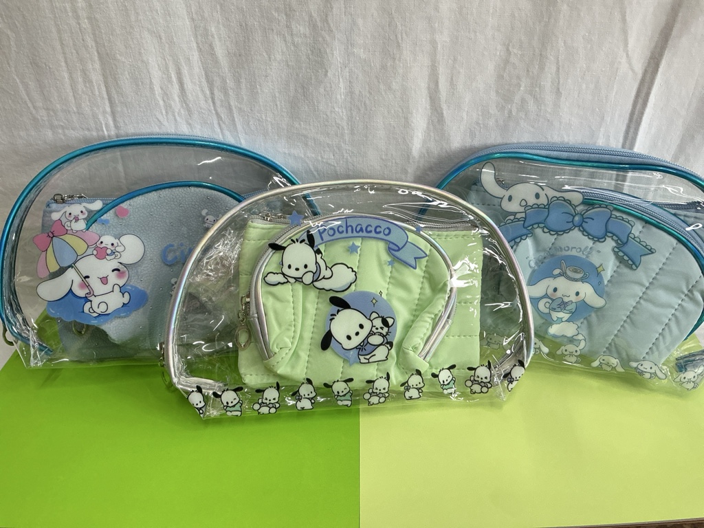 Sanrio cosmetiquera transparente. 1 unidad