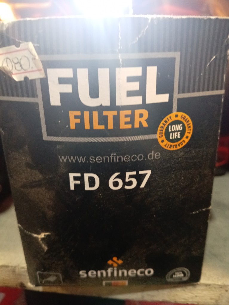 Fuel filter fd 657