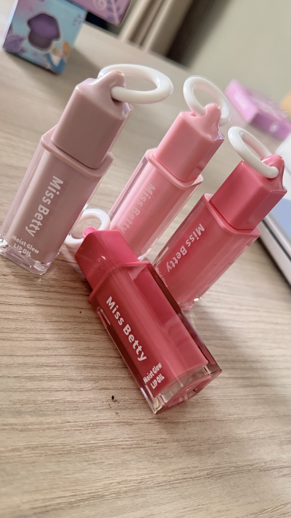 Miss Betty labial