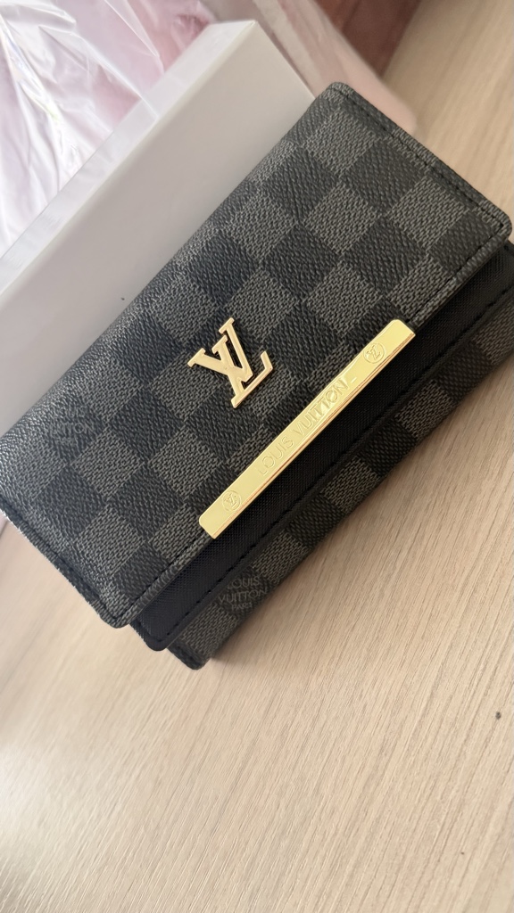 Louis Vuitton billetera negra