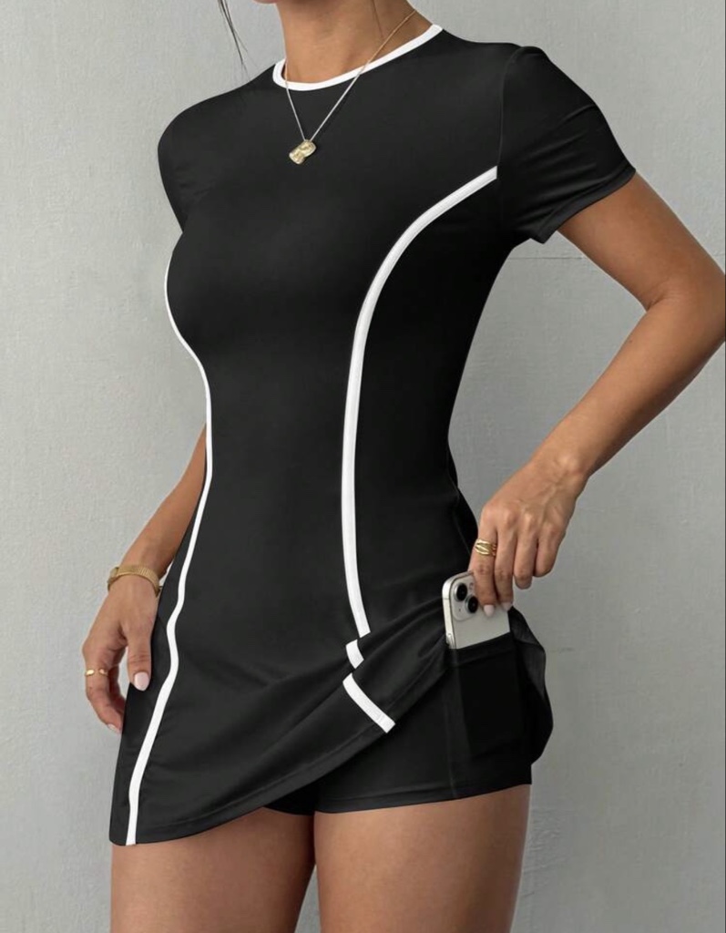 Vestido deportivo negro lineas blancas